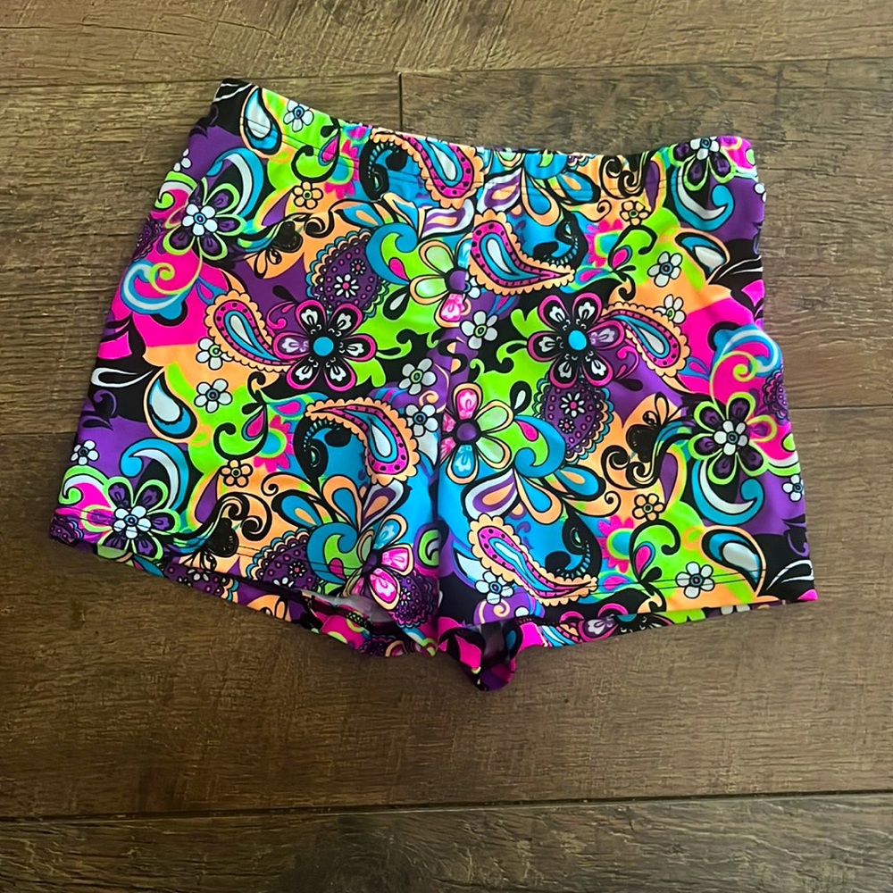Colorful active shorts